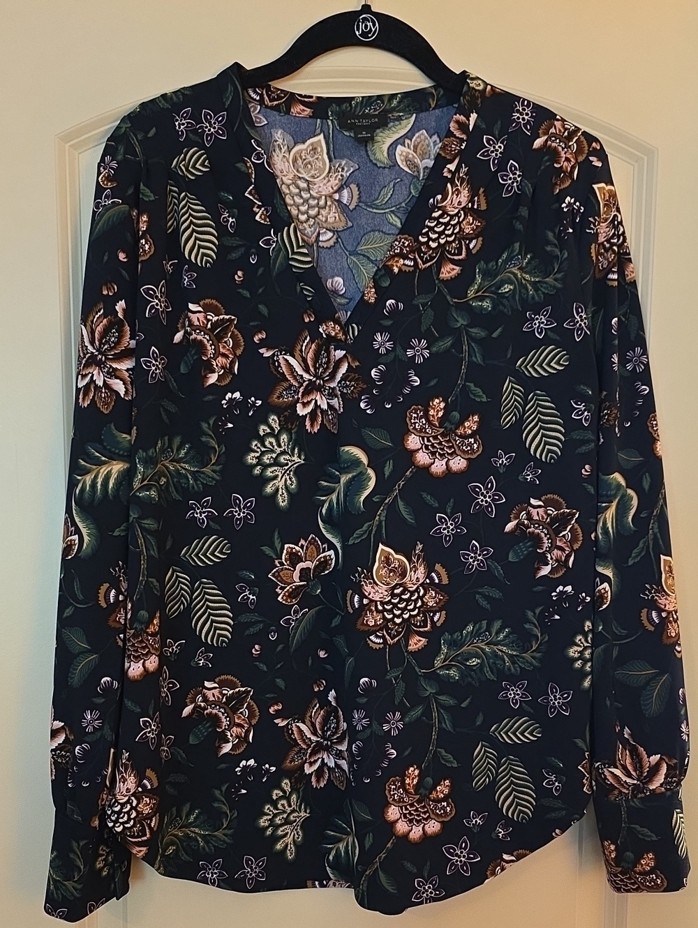 Ann Taylor Factory Navy Floral V‑Neck Long Sleeve Top